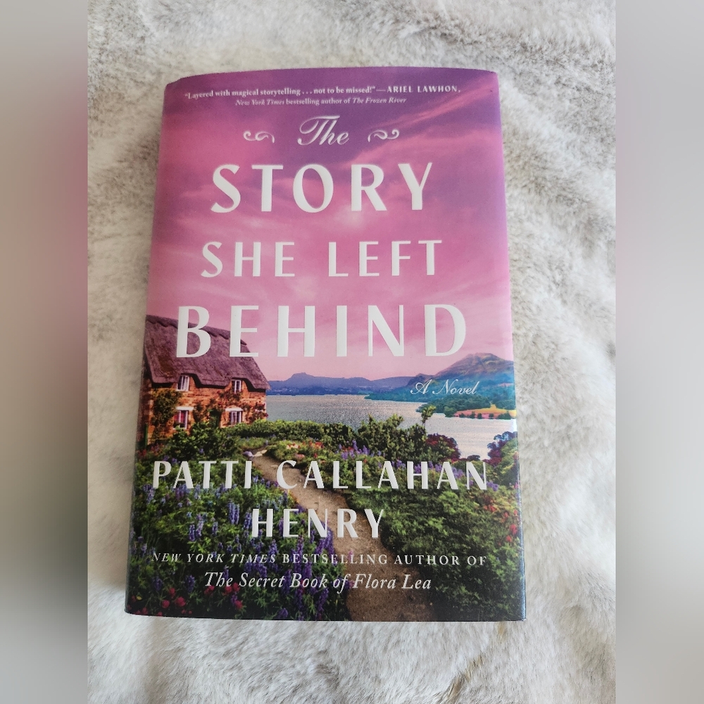 The Story She Left Behind by Patti Callahan Henry - Pink Cover